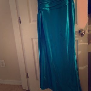 Gorgeous teal gown!